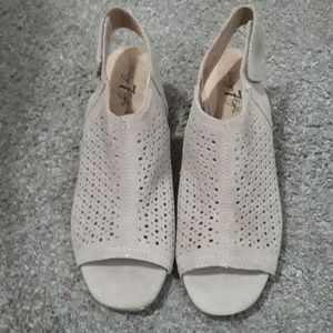 Casual opened toed heels